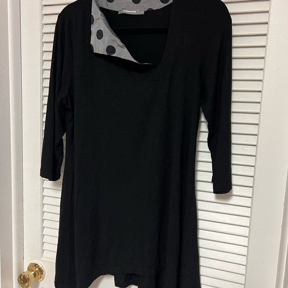 Alembika Top w/ handkerchief sides, 3/4 length sleeves, one collar neckline GUC! - Picture 13 of 14